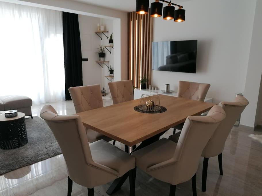 Apartman Max !!!! โอมิช ภายนอก รูปภาพ